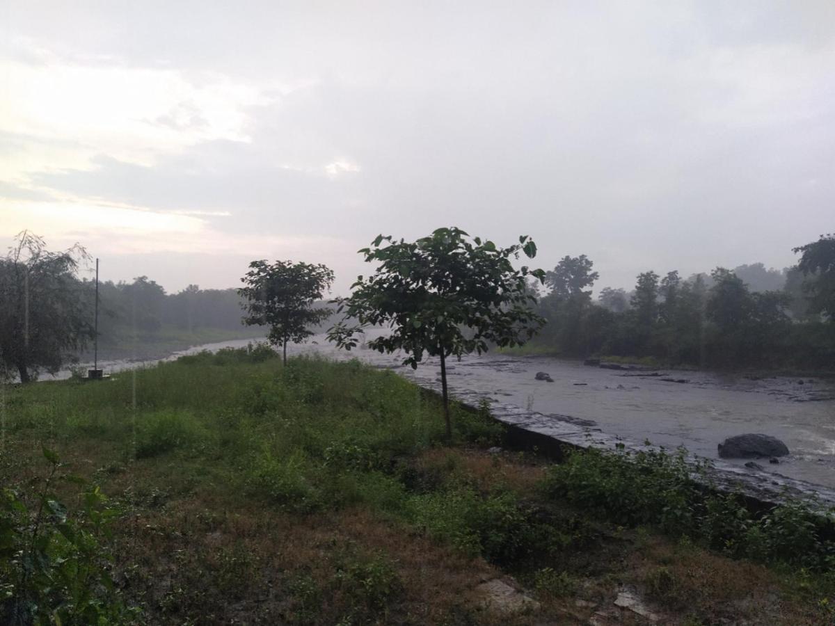 Karjat Villa Екстериор снимка